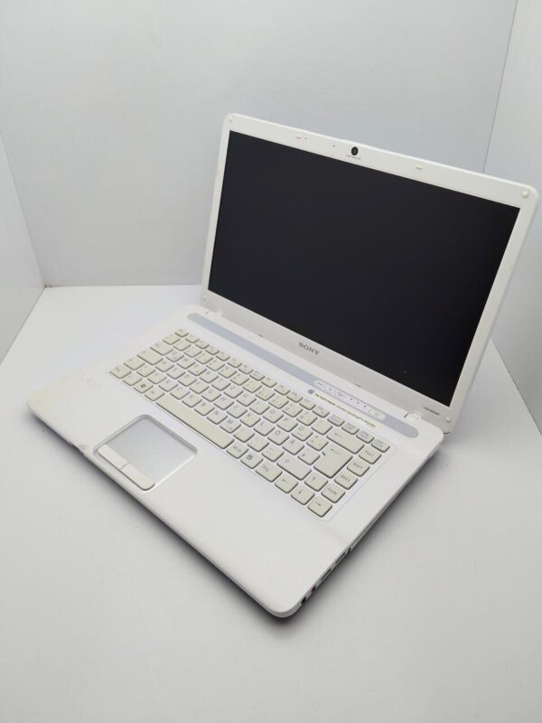 Ноутбук Sony Vaio NS21 / 15.6" (1366x768) TN / Intel Core 2 Duo T6400 (2 ядра по 2.0 GHz) / 4 GB DDR2 / 250 GB HDD / Intel HD Graphics / WebCam - Зображення 5