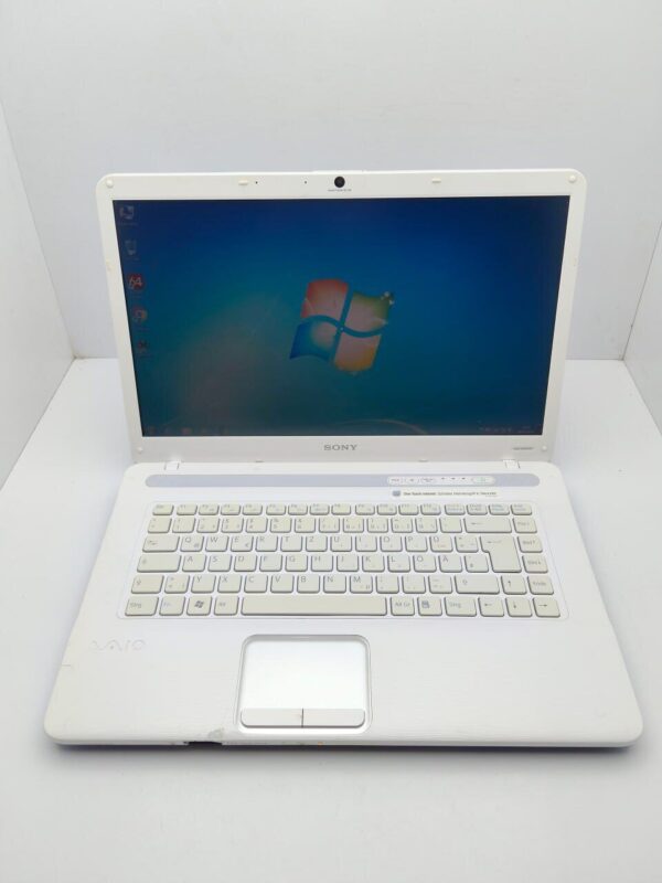 Ноутбук Sony Vaio NS21 / 15.6" (1366x768) TN / Intel Core 2 Duo T6400 (2 ядра по 2.0 GHz) / 4 GB DDR2 / 250 GB HDD / Intel HD Graphics / WebCam - Зображення 2
