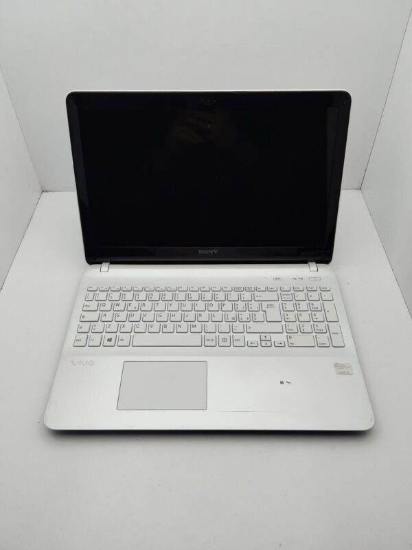 Ноутбук Б-клас Sony Vaio SVF156 / 15.6" (1366x768) TN / Intel Core i3-3217U (2 (4) ядра по 1.8 GHz) / 6 GB DDR3 / 500 GB HDD / nVidia GeForce GT 740M, 1 GB GDDR3, 128-bit / WebCam / АКБ не тримає - Зображення 3