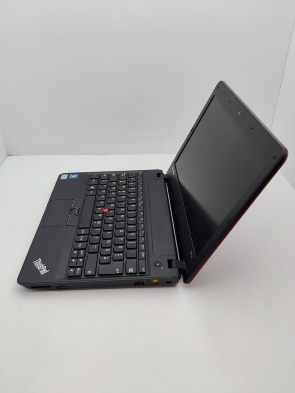 Нетбук Lenovo ThinkPad X121e / 12.1" (1366x768) TN / AMD E-450 (2 ядра по 1.65 GHz) / 6 GB DDR3 / 320 GB HDD / AMD Radeon HD 6320 Graphics / WebCam / АКБ не тримає - Зображення 6
