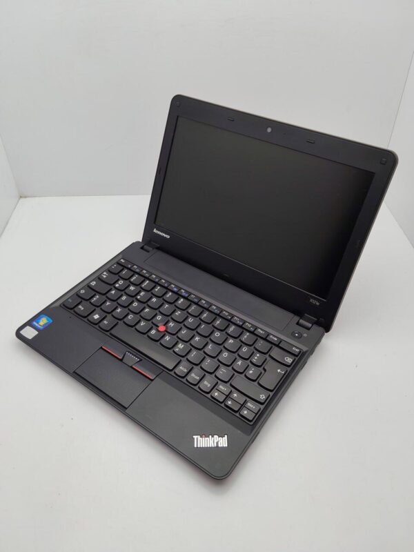 Нетбук Lenovo ThinkPad X121e / 12.1" (1366x768) TN / AMD E-450 (2 ядра по 1.65 GHz) / 6 GB DDR3 / 320 GB HDD / AMD Radeon HD 6320 Graphics / WebCam / АКБ не тримає - Зображення 4