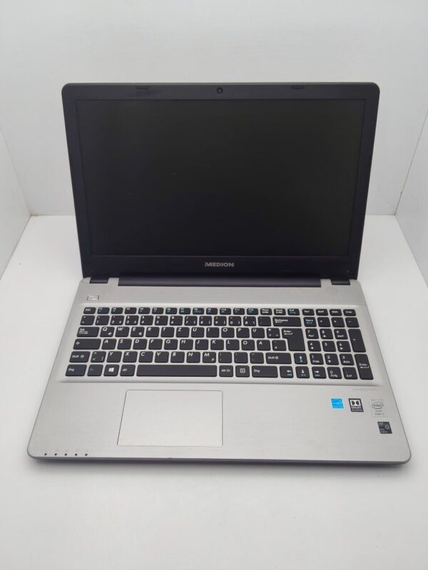 Ноутбук Б-клас Acer Medion E6418 / 15.6" (1366x768) TN / Intel Core i5-5257U (2 (4) ядра по 2.7 - 3.1 GHz) / 6 GB DDR3 / 120 GB SSD / Intel Iris Graphics 6100 / WebCam / DVD-ROM / АКБ не тримає - Зображення 3