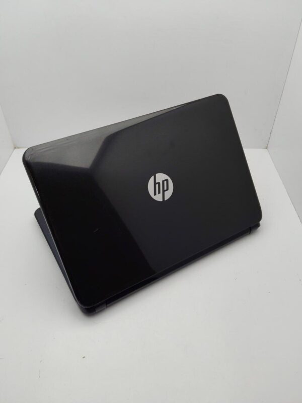 Ноутбук HP 14 / 14" (1366x768) TN / Intel Celeron N2840 (2 ядра по 2.16 - 2.58 GHz) / 4 GB DDR3 / 500 GB HDD / Intel HD Graphics / WebCam / Wi-Fi - Зображення 8