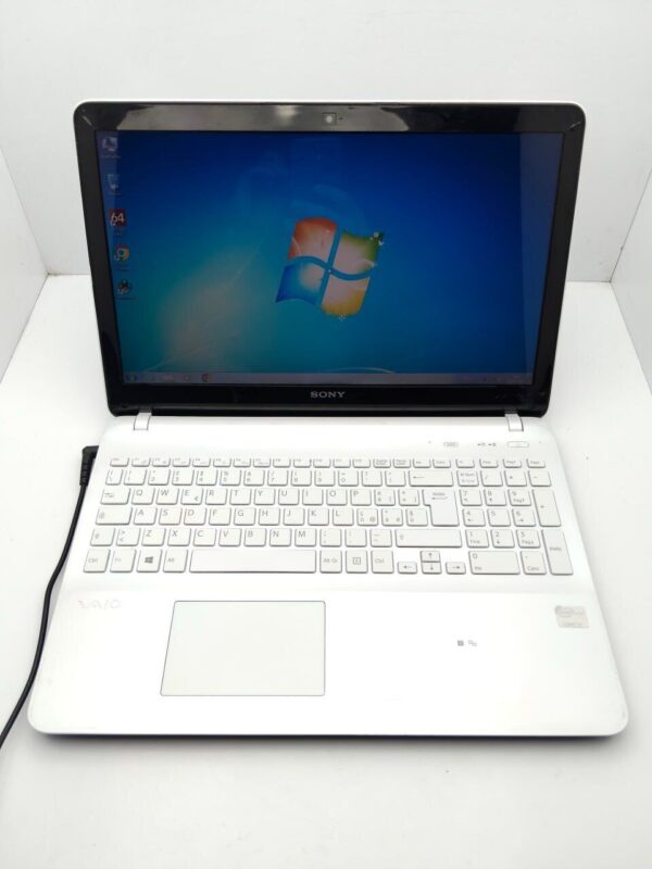 Ноутбук Б-клас Sony Vaio SVF156 / 15.6" (1366x768) TN / Intel Core i3-3217U (2 (4) ядра по 1.8 GHz) / 6 GB DDR3 / 500 GB HDD / nVidia GeForce GT 740M, 1 GB GDDR3, 128-bit / WebCam / АКБ не тримає - Зображення 2