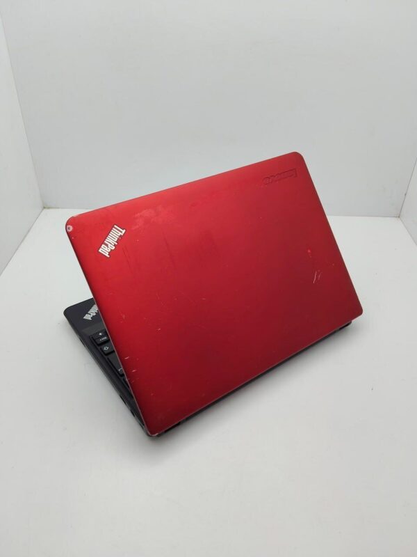 Нетбук Lenovo ThinkPad X121e / 12.1" (1366x768) TN / AMD E-450 (2 ядра по 1.65 GHz) / 6 GB DDR3 / 320 GB HDD / AMD Radeon HD 6320 Graphics / WebCam / АКБ не тримає - Зображення 7