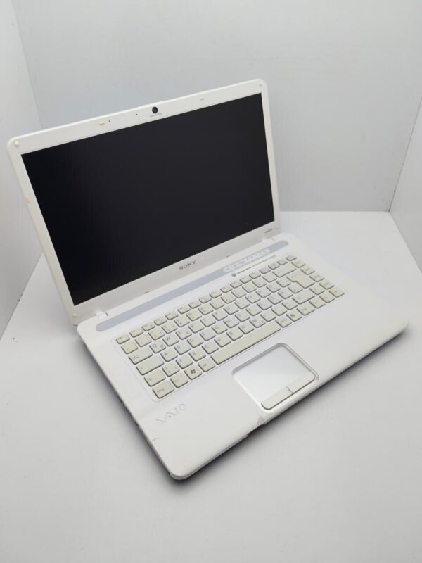 Ноутбук Sony Vaio NS21 / 15.6" (1366x768) TN / Intel Core 2 Duo T6400 (2 ядра по 2.0 GHz) / 4 GB DDR2 / 250 GB HDD / Intel HD Graphics / WebCam - Зображення 4