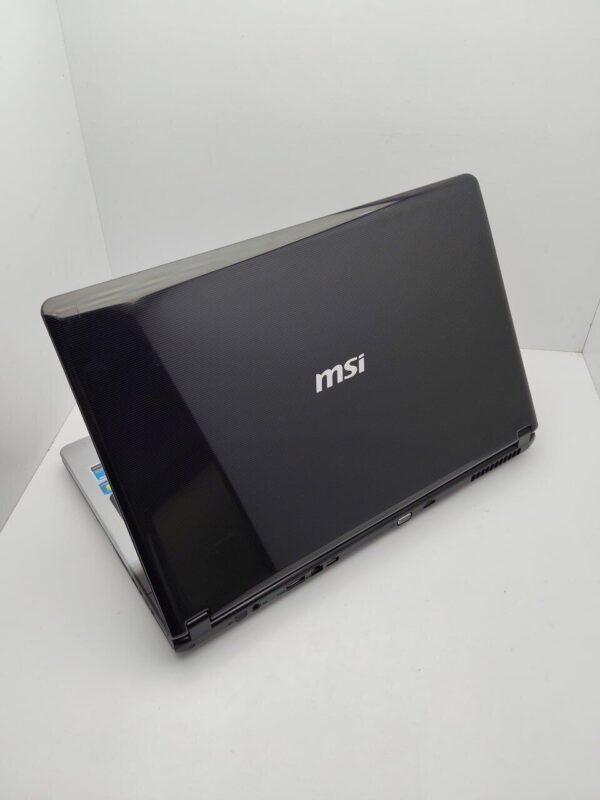 Ноутбук MSI CR720 / 17.3" (1600x900) TN / Intel Core i3-330M (2 (4) ядра по 2.1 - 2.5 GHz) / 6 GB DDR3 / 250 GB HDD / Intel HD Graphics 2000 / WebCam / АКБ не тримає - Зображення 8