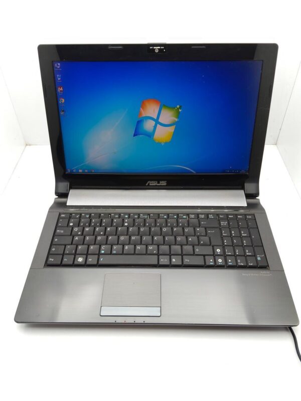 Ноутбук Asus N53 / 15.6" (1920x1080) TN / Intel Core i7-2630QM (4 (8) ядра по 2.0 - 2.9 GHz) / 6 GB DDR3 / 500 GB HDD / nVidia GeForce GT 550M, 2 GB GDDR3, 128-bit / WebCam / АКБ не тримає - Зображення 2
