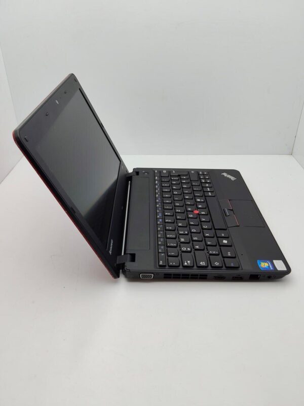 Нетбук Lenovo ThinkPad X121e / 12.1" (1366x768) TN / AMD E-450 (2 ядра по 1.65 GHz) / 6 GB DDR3 / 320 GB HDD / AMD Radeon HD 6320 Graphics / WebCam / АКБ не тримає - Зображення 5