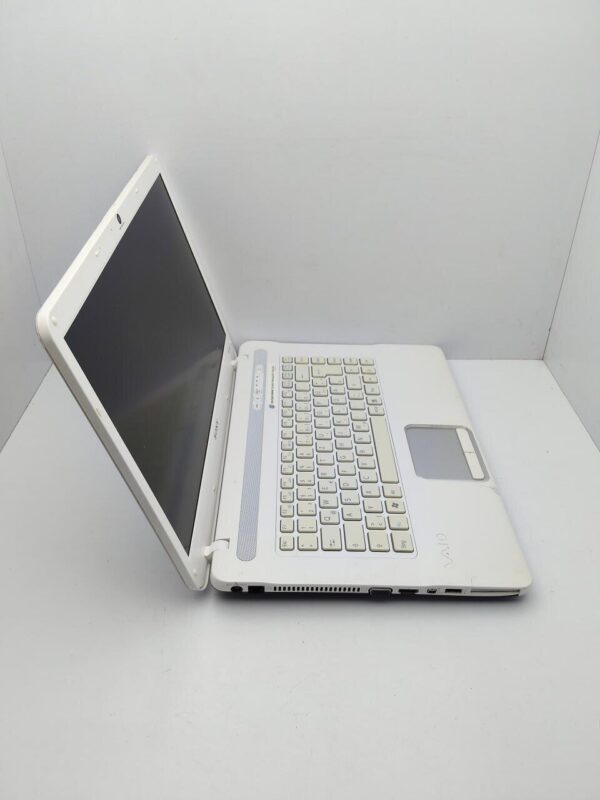Ноутбук Sony Vaio NS21 / 15.6" (1366x768) TN / Intel Core 2 Duo T6400 (2 ядра по 2.0 GHz) / 4 GB DDR2 / 250 GB HDD / Intel HD Graphics / WebCam - Зображення 6