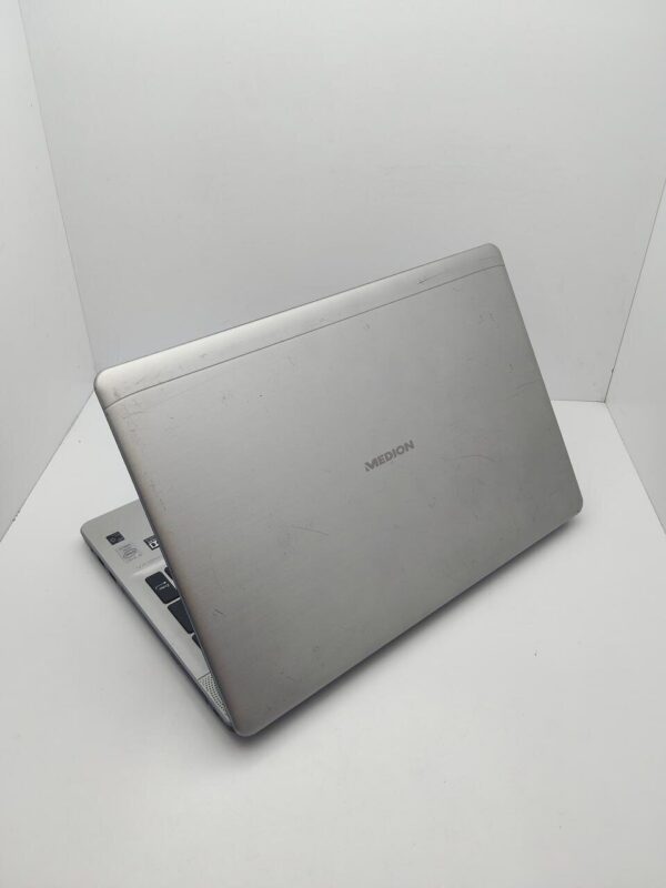 Ноутбук Б-клас Acer Medion E6418 / 15.6" (1366x768) TN / Intel Core i5-5257U (2 (4) ядра по 2.7 - 3.1 GHz) / 6 GB DDR3 / 120 GB SSD / Intel Iris Graphics 6100 / WebCam / DVD-ROM / АКБ не тримає - Зображення 8