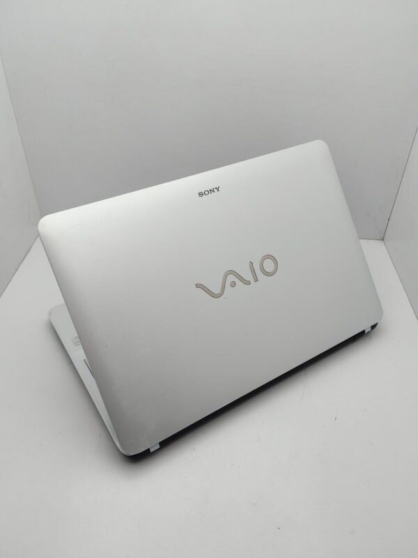 Ноутбук Б-клас Sony Vaio SVF156 / 15.6" (1366x768) TN / Intel Core i3-3217U (2 (4) ядра по 1.8 GHz) / 6 GB DDR3 / 500 GB HDD / nVidia GeForce GT 740M, 1 GB GDDR3, 128-bit / WebCam / АКБ не тримає - Зображення 8