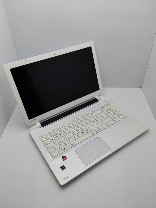 Ноутбук Toshiba Satellite L50 / 15.6" (1366x768) TN / Intel Core i5-5200U (2 (4) ядра по 2.2 - 2.7 GHz) / 8 GB DDR3 / 500 GB HDD / Intel HD Graphics 5500 / WebCam - Зображення 2
