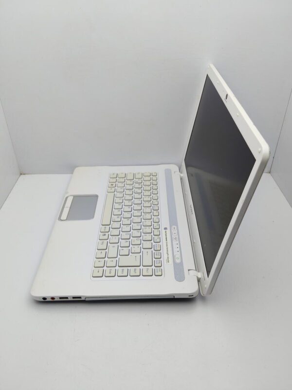 Ноутбук Sony Vaio NS21 / 15.6" (1366x768) TN / Intel Core 2 Duo T6400 (2 ядра по 2.0 GHz) / 4 GB DDR2 / 250 GB HDD / Intel HD Graphics / WebCam - Зображення 7