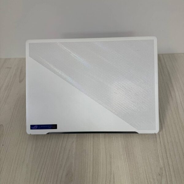Ігровий ноутбук Asus ROG Zephyrus G14 GA402RJ / 14" (2560x1600) IPS / AMD Ryzen 9 6900HS (8 (16) ядер по 3.3 - 4.9 GHz) / 16 GB DDR5 / 1000 GB SSD NVMe / AMD Radeon RX 6700S, 8 GB GDDR6, 128-bit / WebCam - Зображення 3