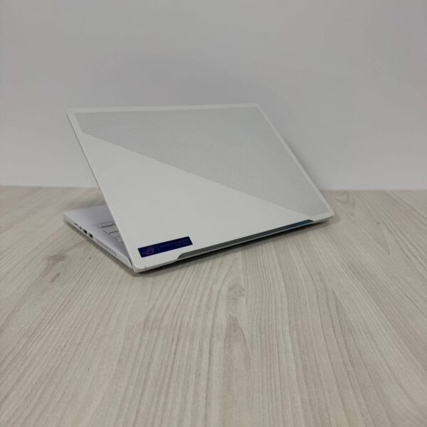 Ігровий ноутбук Asus ROG Zephyrus G14 GA402RJ / 14" (2560x1600) IPS / AMD Ryzen 9 6900HS (8 (16) ядер по 3.3 - 4.9 GHz) / 16 GB DDR5 / 1000 GB SSD NVMe / AMD Radeon RX 6700S, 8 GB GDDR6, 128-bit / WebCam - Зображення 6