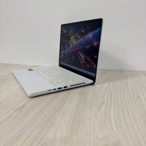 Ігровий ноутбук Asus ROG Zephyrus G14 GA402RJ / 14" (2560x1600) IPS / AMD Ryzen 9 6900HS (8 (16) ядер по 3.3 - 4.9 GHz) / 16 GB DDR5 / 1000 GB SSD NVMe / AMD Radeon RX 6700S, 8 GB GDDR6, 128-bit / WebCam - Зображення 5