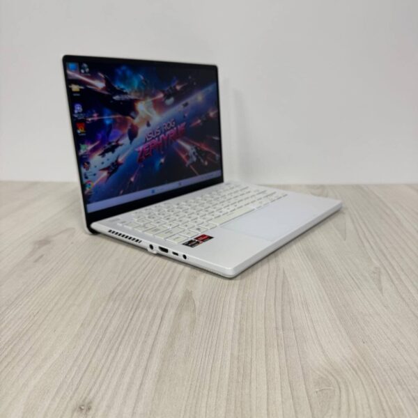 Ігровий ноутбук Asus ROG Zephyrus G14 GA402RJ / 14" (2560x1600) IPS / AMD Ryzen 9 6900HS (8 (16) ядер по 3.3 - 4.9 GHz) / 16 GB DDR5 / 1000 GB SSD NVMe / AMD Radeon RX 6700S, 8 GB GDDR6, 128-bit / WebCam - Зображення 4