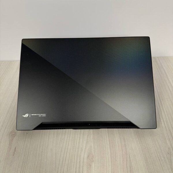 Ігровий ноутбук Asus ROG Zephyrus M15 GU502LV / 15.6" (3840x2160) IPS / Intel Core i7-10750H (6 (12) ядер по 2.6 - 5.0 GHz) / 16 GB DDR4 / 1000 GB SSD NVMe / nVidia GeForce RTX 2060, 6 GB GDDR6, 192-bit - Зображення 3