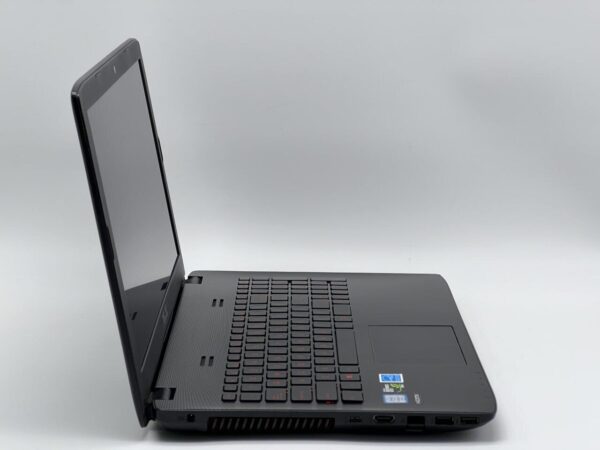 Ігровий ноутбук Б-клас Asus ROG RG52VW-RS71 / 15.6" (1920x1080) TN / Intel Core i7-6700HQ (4 (8) ядра по 2.6 - 3.5 GHz) / 16 GB DDR4 / 240 GB SSD / nVidia GeForce GTX 960M, 2 GB GDDR5, 128-bit / WebCam - Зображення 3