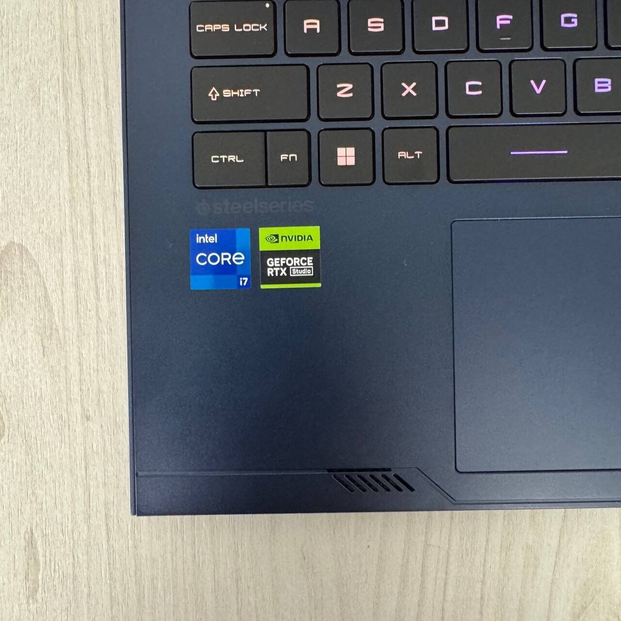 Ігровий ноутбук Б-клас Gigabyte Aorus 7 9KF / 17.3" (1920x1080) IPS / Intel Core i5-12500H (12 (16) ядер по 3.3 - 4.5 GHz) / 16 GB DDR4 / 512 GB SSD NVMe / nVidia GeForce RTX 4060, 8 GB GDDR6, 128-bit / WebCam - Зображення 8