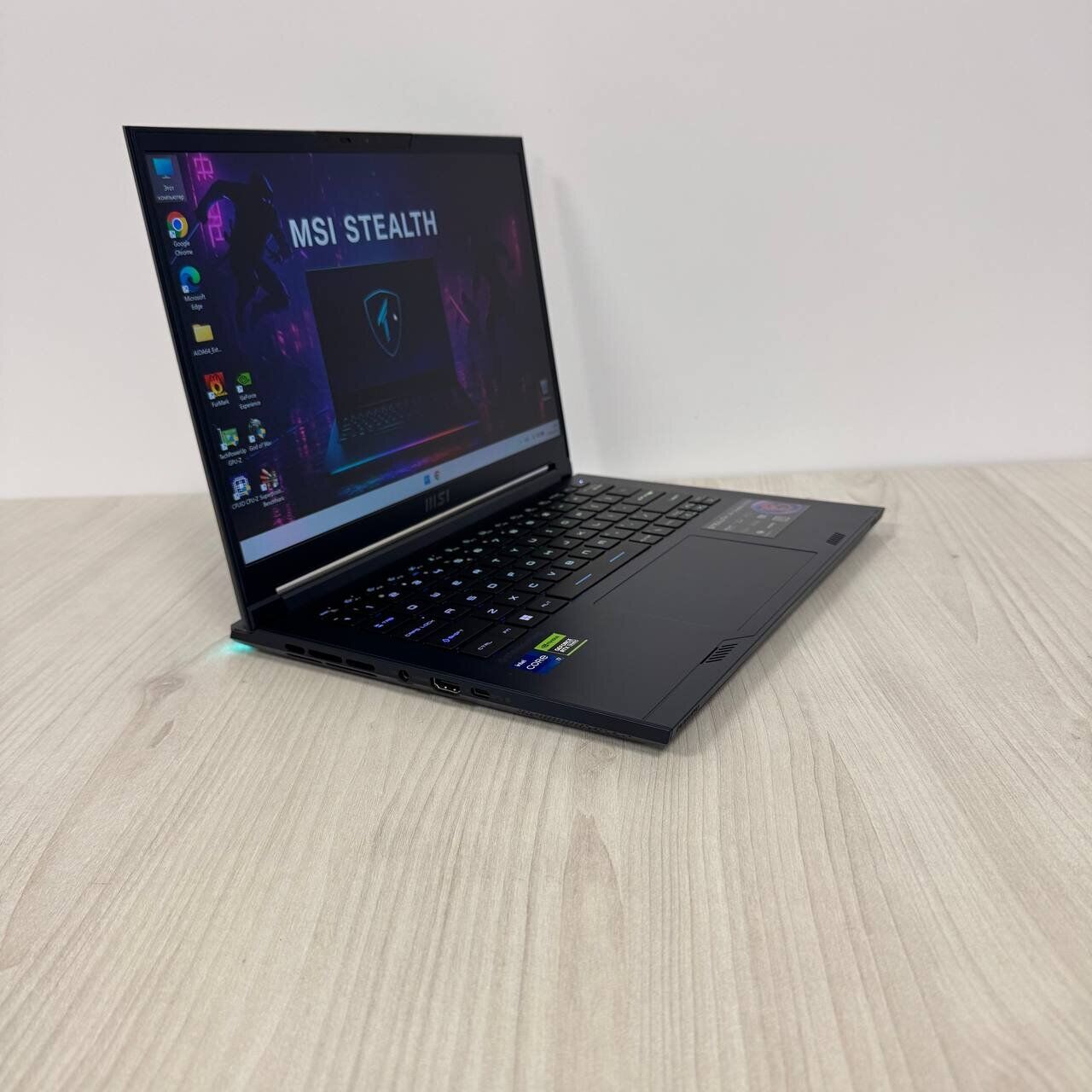 Ігровий ноутбук Б-клас Gigabyte Aorus 7 9KF / 17.3" (1920x1080) IPS / Intel Core i5-12500H (12 (16) ядер по 3.3 - 4.5 GHz) / 16 GB DDR4 / 512 GB SSD NVMe / nVidia GeForce RTX 4060, 8 GB GDDR6, 128-bit / WebCam - Зображення 4