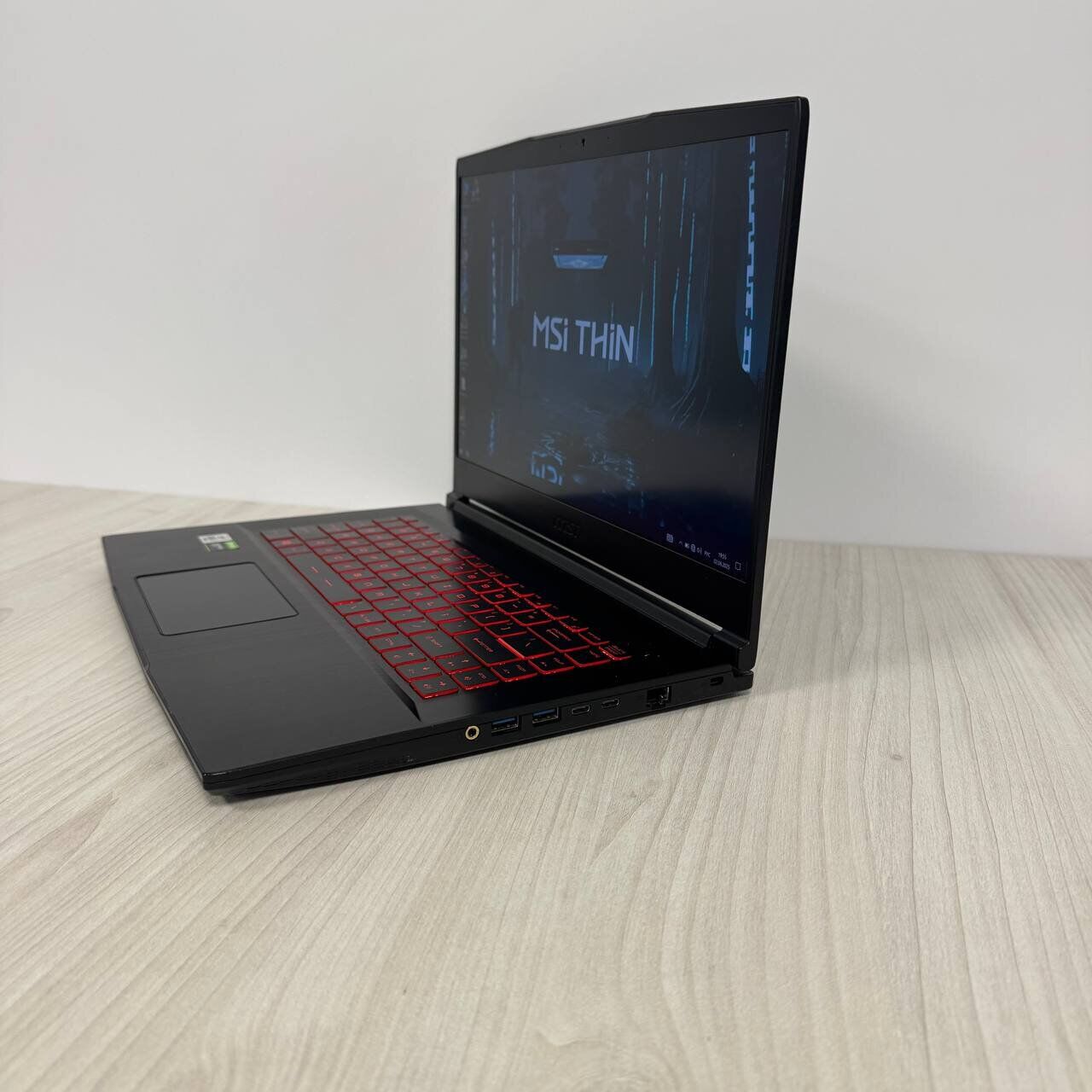 Ігровий ноутбук Б-клас MSI GF65 Thin 10SDR / 15.6" (1920x1080) IPS / Intel Core i7-10750H (6 (12) ядер по 2.6 - 5.0 GHz) / 8 GB DDR4 / 512 GB SSD NVMe / nVidia GeForce GTX 1660 Ti, 6 GB GDDR6, 192-bit / WebCam - Зображення 5