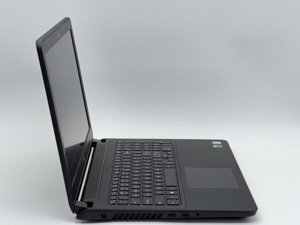 Ігровий ноутбук Dell Inspiron 15-7559 / 15.6" (1920x1080) IPS / Intel Core i5-6300HQ (4 ядра по 2.3 - 3.2 GHz) / 16 GB DDR3 / 480 GB SSD / nVidia GeForce GTX 960M, 4 GB GDDR5, 128-bit / WebCam - Зображення 3