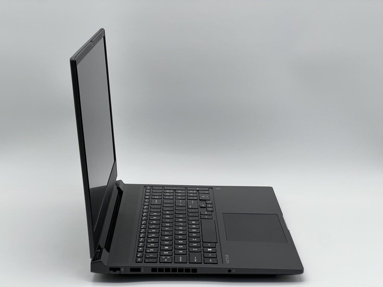 Ігровий ноутбук HP Victus Gaming 16-s0027nr / 16.1" (1920x1080) IPS / AMD Ryzen 7 7840HS (8 (16) ядра по 3.8 - 5.1 GHz) / 16 GB DDR5 / 480 GB SSD / nVidia GeForce RTX 4050, 6 GB GDDR6, 96-bit / WebCam - Зображення 3