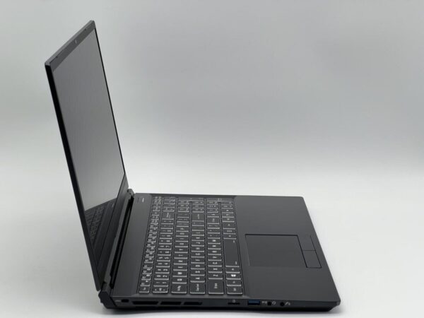 Ігровий ноутбук Lambda Tensorbook / 15.6" (1920x1080) IPS / Intel Core i7-10875H (8 (16) ядер по 2.3 - 5.1 GHz) / 32 GB DDR4 / 960 GB SSD / nVidia GeForce RTX 2080 Super, 8 GB GDDR6, 256-bit / WebCam - Зображення 3