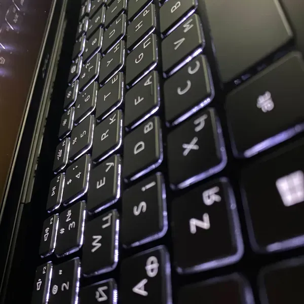 Ігровий ультрабук Б-клас Dell Vostro 7590 / 15.6" (1920x1080) IPS / Intel Core i7-9750H (6 (12) ядер по 2.6 - 4.5 GHz) / 16 GB DDR4 / 512 GB SSD / nVidia GeForce GTX 1650, 4 GB GDDR6, 128-bit / HDMI / WebCam - Зображення 2