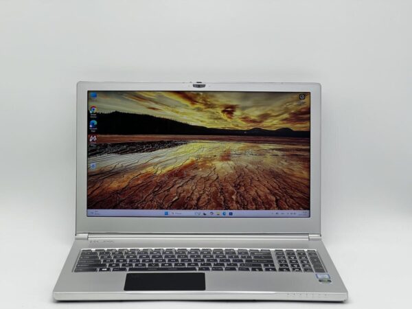 Мобільна робоча станція Boxx GoBoxx MS-16K7 / 15.6" (1920x1080) TN / Intel Core i7-8850H (6 (12) ядер по 2.6 - 4.3 GHz) / 32 GB DDR4 / 480 GB SSD / nVidia Quadro P3200, 6 GB GDDR5, 192-bit / WebCam - Зображення 2