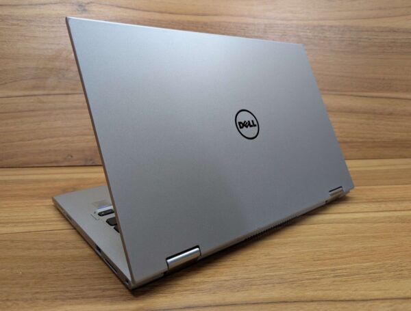 Нетбук-трансформер Dell Inspiron 11-3147 / 11.6" (1366x768) TN Touch / Intel Pentium N3530 (4 ядра по 2.16 - 2.58 GHz) / 8 GB DDR3 / 240 GB SSD / Intel HD Graphics / WebCam / Windows 10 - Зображення 7