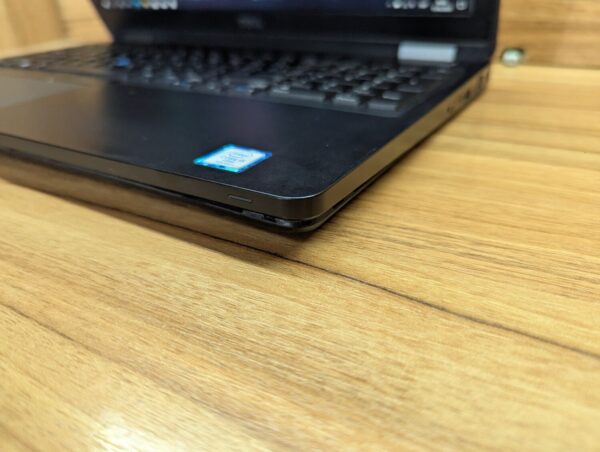 Ноутбук Б-клас Dell Latitude 5580 / 15.6" (1920x1080) IPS / Intel Core i5-7300U (2 (4) ядра по 2.6 - 3.5 GHz) / 8 GB DDR4 / 240 GB SSD / Intel HD Graphics 620 / WebCam / HDMI / Windows 10 - Зображення 3