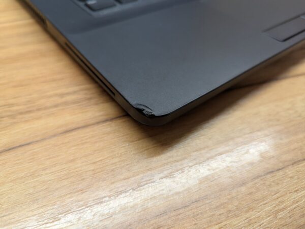 Ноутбук Б-клас Dell Latitude E5470 / 14" (1366x768) TN / Intel Core i5-6300U (2 (4) ядра по 2.4 - 3.0 GHz) / 8 GB DDR4 / 256 GB SSD / Intel HD Graphics 520 / WebCam / HDMI / Windows 10 - Зображення 4