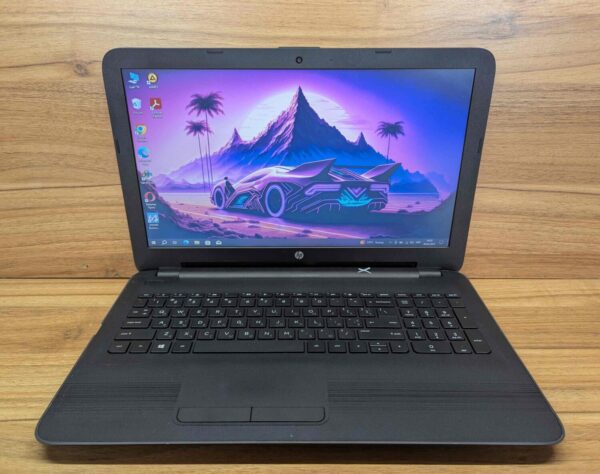 Ноутбук Б-клас HP 255 G5 / 15.6" (1366x768) TN / AMD A6-7310 (4 ядра по 2.0 - 2.4 GHz) / 8 GB DDR3 / 240 GB SSD / AMD Radeon R4 Graphics / WebCam / Windows 10 - Зображення 2