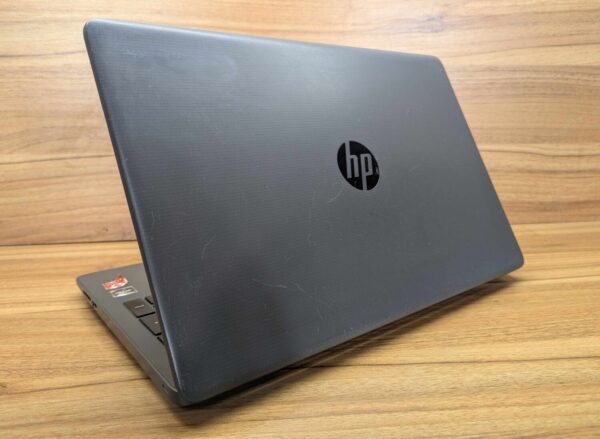 Ноутбук Б-класс HP 255 G7 / 15.6" (1920x1080) IPS / AMD Ryzen 3 3200U (2 (4) ядра по 2.6 - 3.5 GHz) / 8 GB DDR4 / 256 GB SSD / AMD Radeon Vega 3 Graphics / WebCam / Windows 10 - Зображення 7