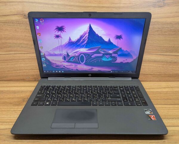 Ноутбук Б-класс HP 255 G7 / 15.6" (1920x1080) IPS / AMD Ryzen 3 3200U (2 (4) ядра по 2.6 - 3.5 GHz) / 8 GB DDR4 / 256 GB SSD / AMD Radeon Vega 3 Graphics / WebCam / Windows 10 - Зображення 2