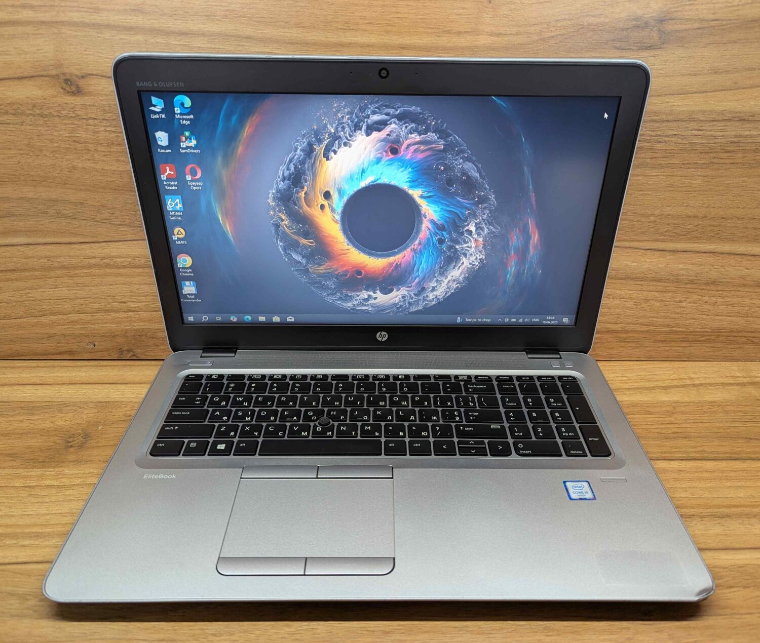 Ноутбук Б-клас HP EliteBook 850 G3 / 15.6" (1366x768) TN / Intel Core i5-6200U (2 (4) ядра по 2.3 - 2.8 GHz) / 8 GB DDR4 / 240 GB SSD / Intel HD Graphics 520 / WebCam / Fingerprint / Windows 10 - Зображення 2