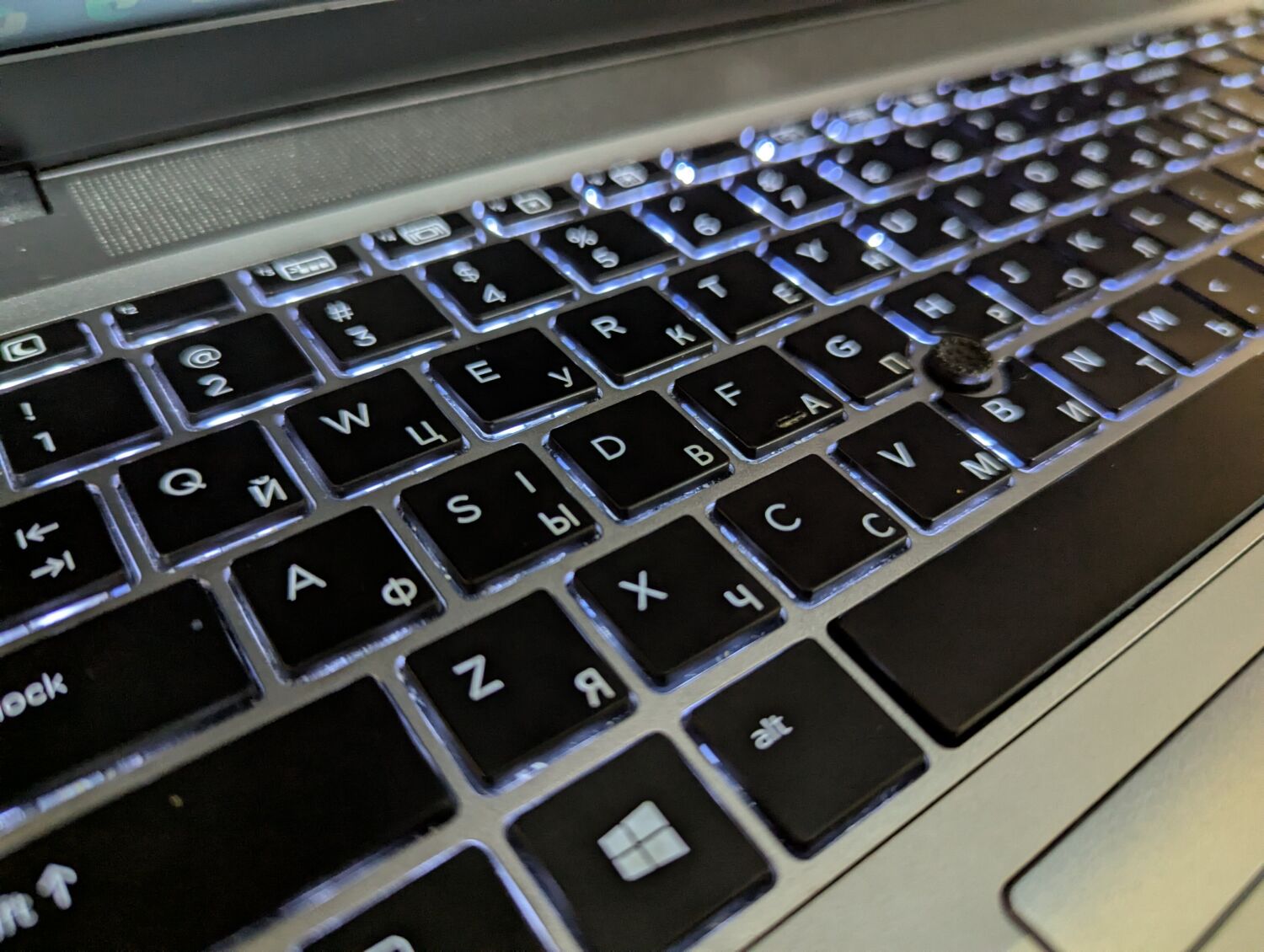 Ноутбук Б-клас HP EliteBook 850 G3 / 15.6" (1366x768) TN / Intel Core i5-6200U (2 (4) ядра по 2.3 - 2.8 GHz) / 8 GB DDR4 / 240 GB SSD / Intel HD Graphics 520 / WebCam / Fingerprint / Windows 10 - Зображення 7