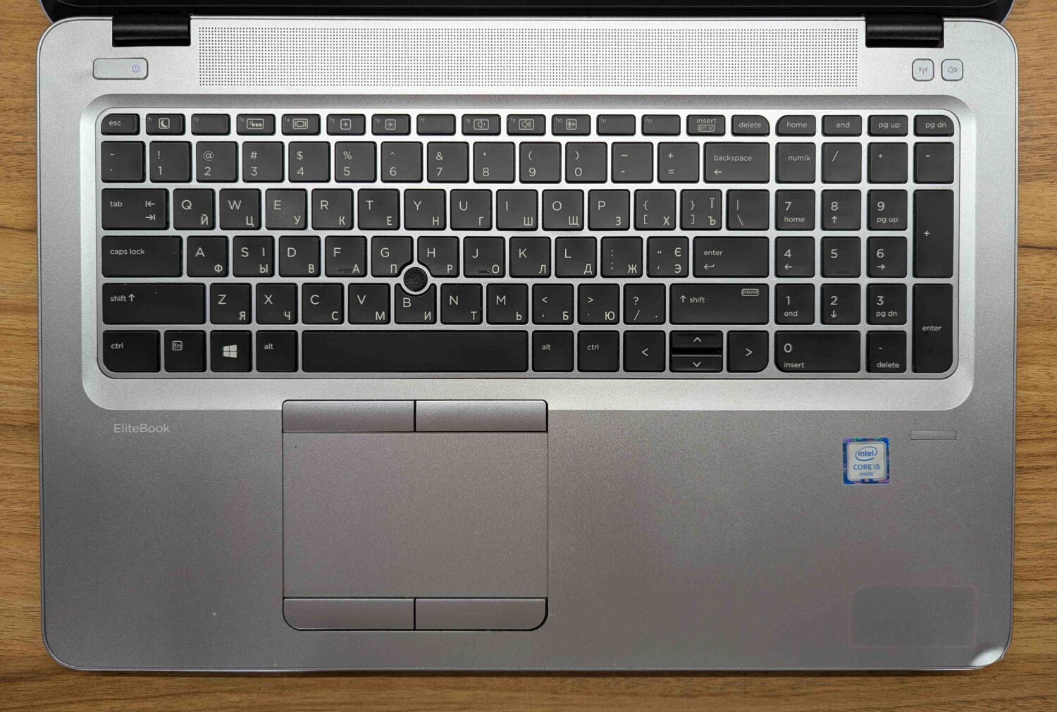 Ноутбук Б-клас HP EliteBook 850 G3 / 15.6" (1366x768) TN / Intel Core i5-6200U (2 (4) ядра по 2.3 - 2.8 GHz) / 8 GB DDR4 / 240 GB SSD / Intel HD Graphics 520 / WebCam / Fingerprint / Windows 10 - Зображення 4
