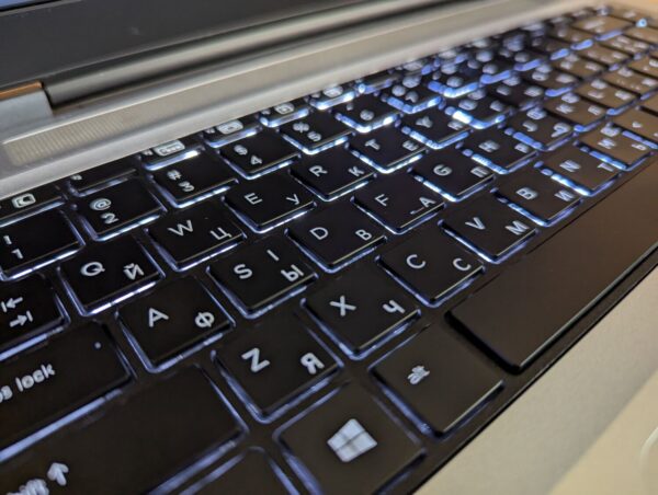 Ноутбук Б-клас HP ProBook 640 G2 / 14" (1920x1080) IPS / Intel Core i7-6600U (2 (4) ядра по 2.6 - 3.4 GHz) / 8 GB DDR4 / 180 GB SSD / Intel HD Graphics 520 / WebCam / Fingerprint / Windows 10 - Зображення 7