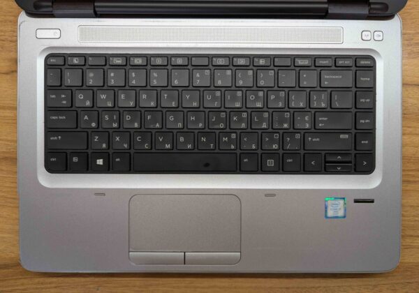 Ноутбук Б-клас HP ProBook 640 G2 / 14" (1920x1080) IPS / Intel Core i7-6600U (2 (4) ядра по 2.6 - 3.4 GHz) / 8 GB DDR4 / 180 GB SSD / Intel HD Graphics 520 / WebCam / Fingerprint / Windows 10 - Зображення 4