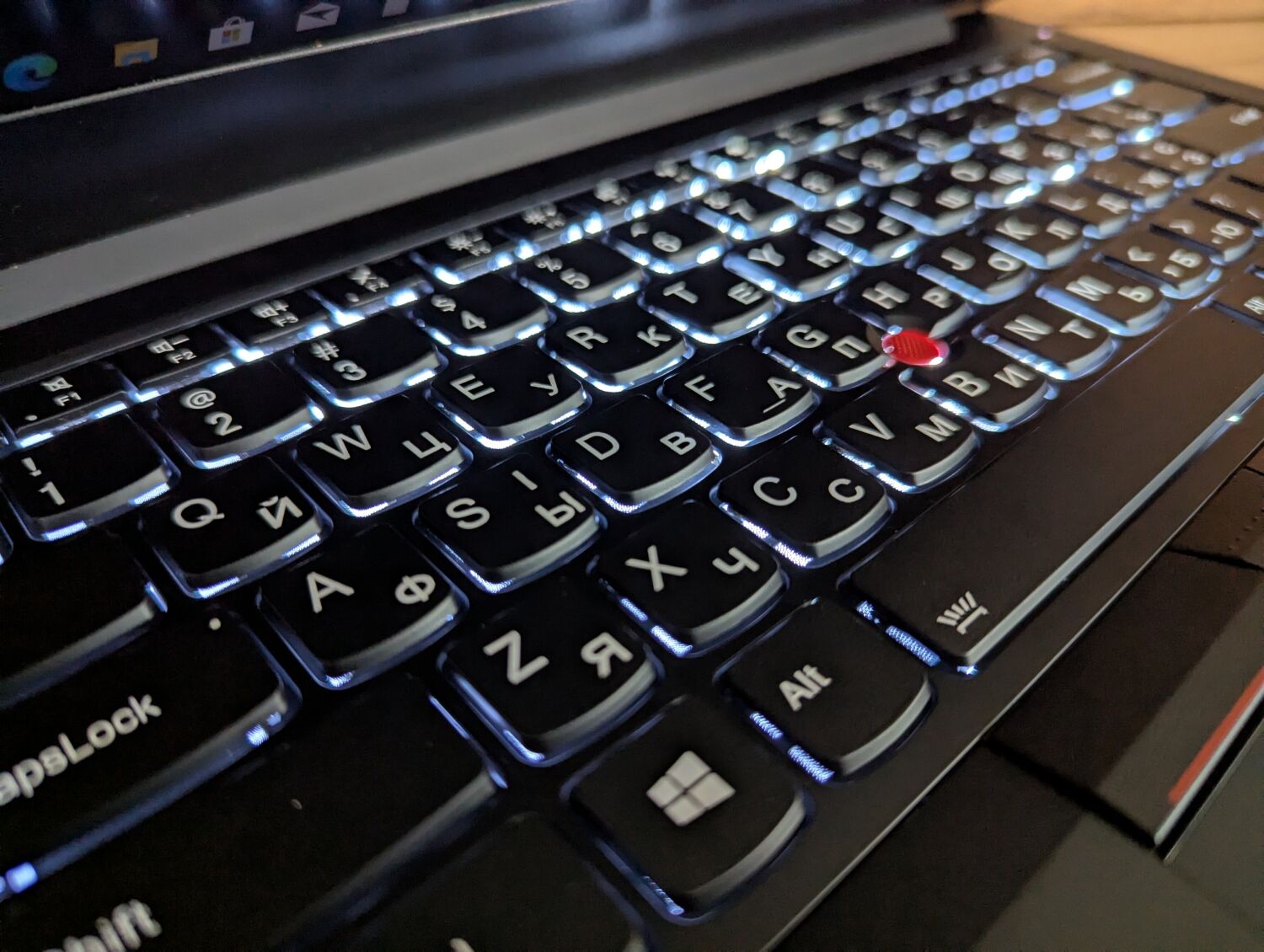 Ноутбук Б-клас Lenovo ThinkPad E490 / 14" (1920x1080) IPS / Intel Core i5-8265U (4 (8) ядра по 1.6 - 3.9 GHz) / 16 GB DDR4 / 480 GB SSD / Intel UHD Graphics 620 / WebCam / TouchID / Windows 10 - Зображення 7