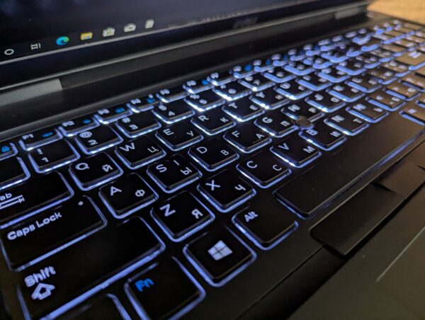 Ноутбук Dell Latitude 5580 / 15.6" (1920x1080) IPS / Intel Core i5-7300U (2 (4) ядра по 2.6 - 3.5 GHz) / 8 GB DDR4 / 240 GB SSD / Intel HD Graphics 620 / WebCam / HDMI / Windows 10 - Зображення 6