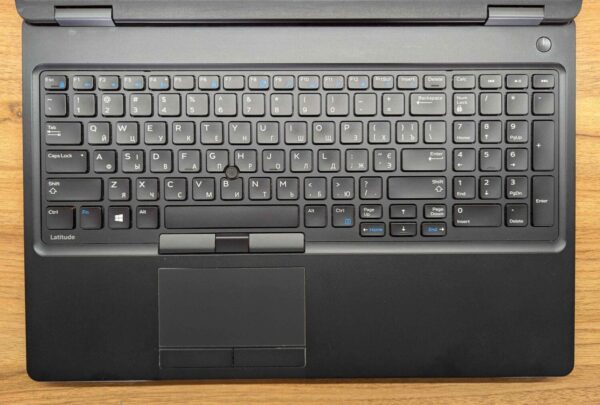 Ноутбук Dell Latitude 5580 / 15.6" (1920x1080) IPS / Intel Core i5-7300U (2 (4) ядра по 2.6 - 3.5 GHz) / 8 GB DDR4 / 240 GB SSD / Intel HD Graphics 620 / WebCam / HDMI / Windows 10 - Зображення 3