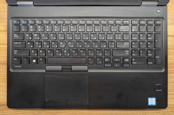 Ноутбук Dell Latitude 5580 / 15.6" (1920x1080) IPS / Intel Core i5-7300U (2 (4) ядра по 2.6 - 3.5 GHz) / 8 GB DDR4 / 240 GB SSD / Intel HD Graphics 620 / WebCam / TouchID / Windows 10 - Зображення 3