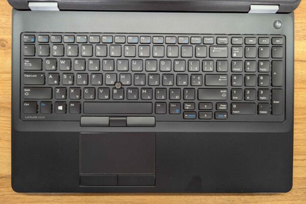 Ноутбук Dell Latitude E5570 / 15.6" (1920x1080) IPS / Intel Core i5-6300U (2 (4) ядра по 2.4 - 3.0 GHz) / 8 GB DDR4 / 240 GB SSD / Intel HD Graphics 520 / HDMI / WebCam / Windows 10 - Зображення 3