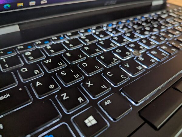 Ноутбук Dell Latitude E5570 / 15.6" (1920x1080) IPS / Intel Core i5-6300U (2 (4) ядра по 2.4 - 3.0 GHz) / 8 GB DDR4 / 240 GB SSD / Intel HD Graphics 520 / HDMI / WebCam / Windows 10 - Зображення 6