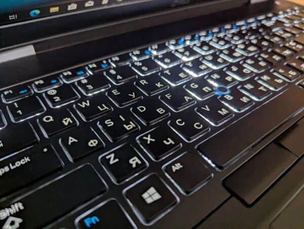 Ноутбук Dell Latitude E5570 / 15.6" (1920x1080) IPS / Intel Core i5-6440HQ (4 ядра по 2.6 - 3.5 GHz) / 16 GB DDR4 / 512 GB SSD / AMD Radeon R7 M370, 2 GB GDDR5, 128-bit / HDMI / WebCam / Windows 10 - Зображення 6